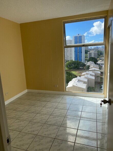 Building Photo - 1425 Liliha St
