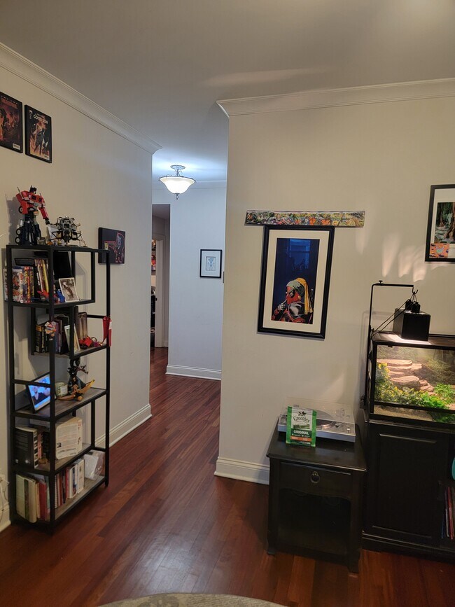 Building Photo - 7627 N Greenview Ave