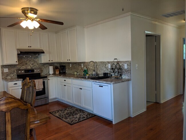 Building Photo - 1197 Yosemite Ave