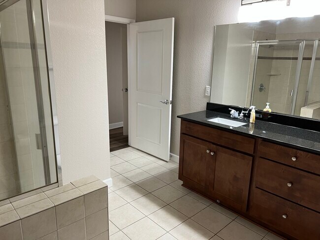 Building Photo - 1155 Ford Rd