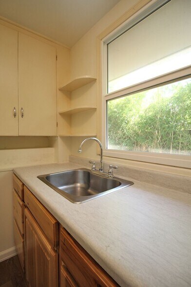 Building Photo - 6923-6923 NE Prescott St