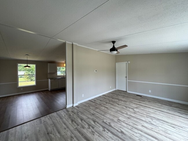Building Photo - Beautifully Updated 3 Bed 2 Bath Home with...