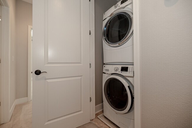 Building Photo - 196 E Main Ave