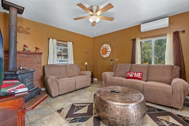 Building Photo - 1716 Cedar St