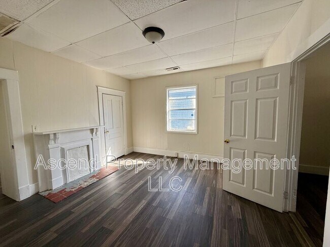 Building Photo - 2810 E 46th St