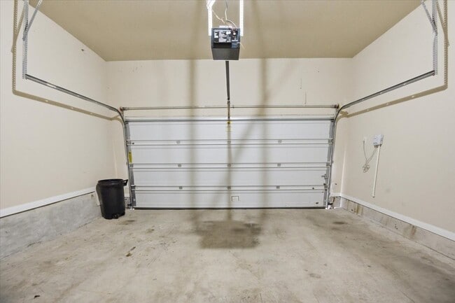 Building Photo - 3411 Country Club Blvd