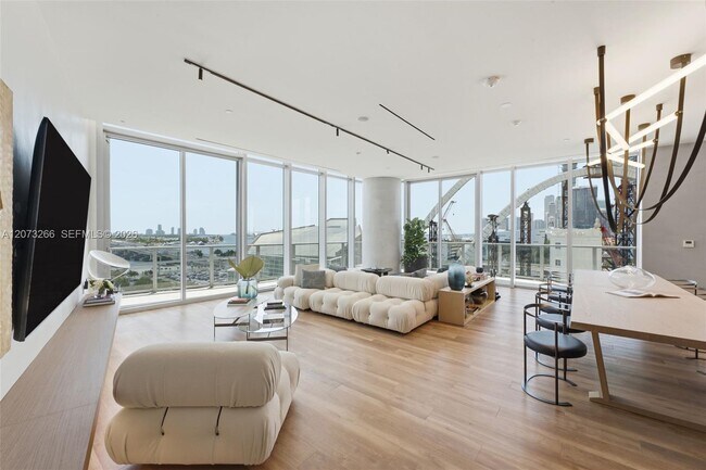 Building Photo - 1400 Biscayne Blvd