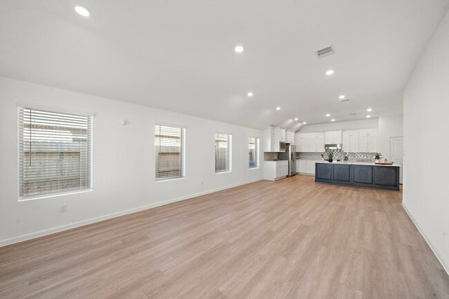 Building Photo - 4823 Shimmer Side Dr