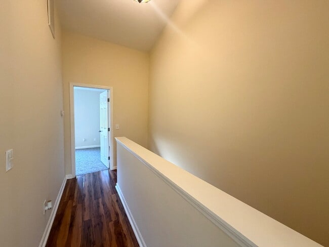 Building Photo - Updated & Spacious Two Bedroom Townhouse!