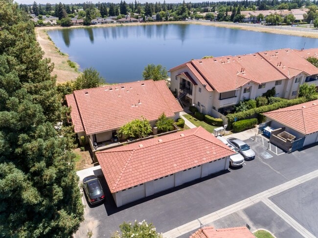 Building Photo - 1542 E Alluvial Ave