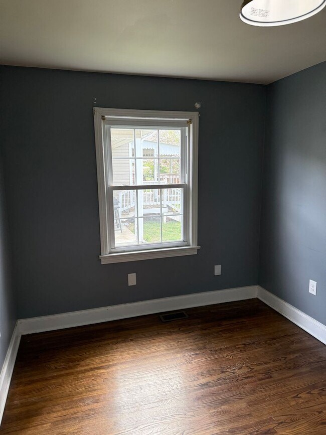 Building Photo - 2 Bed/1 Bath House