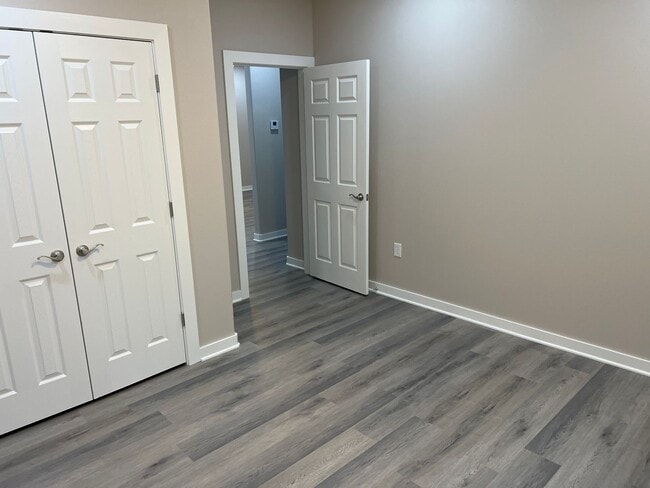 Building Photo - 923 Callie Ave