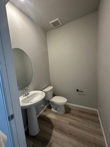 Building Photo - 762 N Rome St