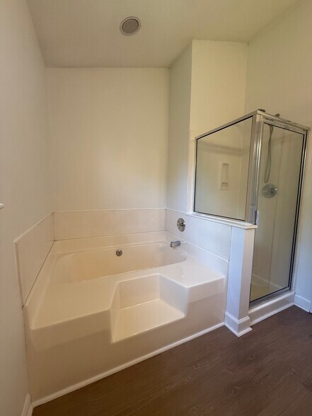 Building Photo - 4101 Woodbury Terrace NW