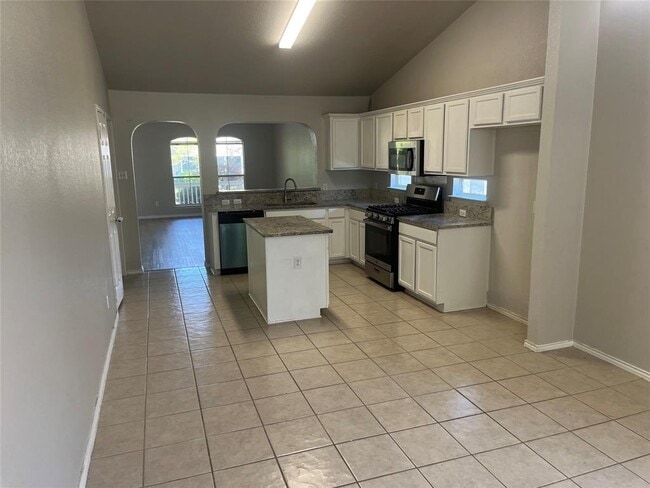 Building Photo - 713 Hogan