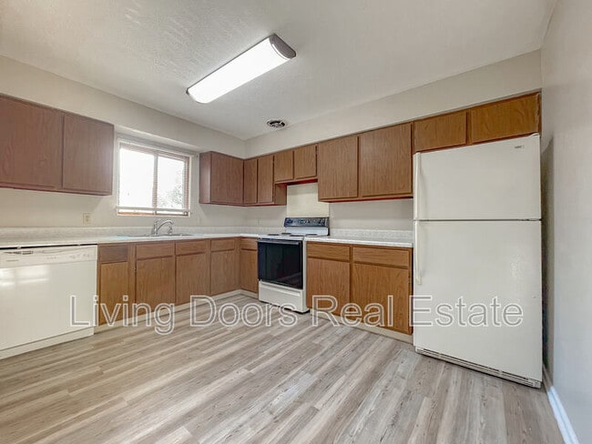 Building Photo - 4711 Gladstone St