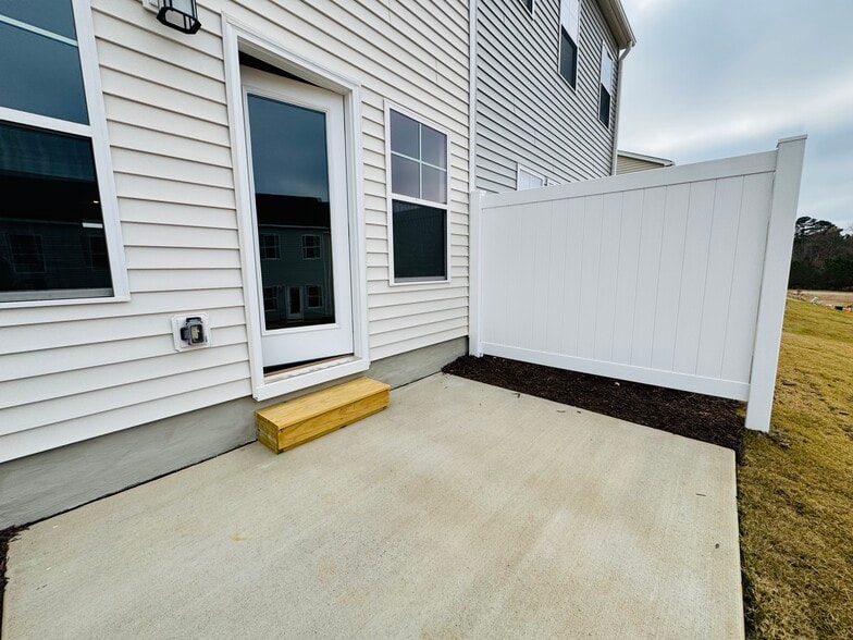 Building Photo - 66 Florida St