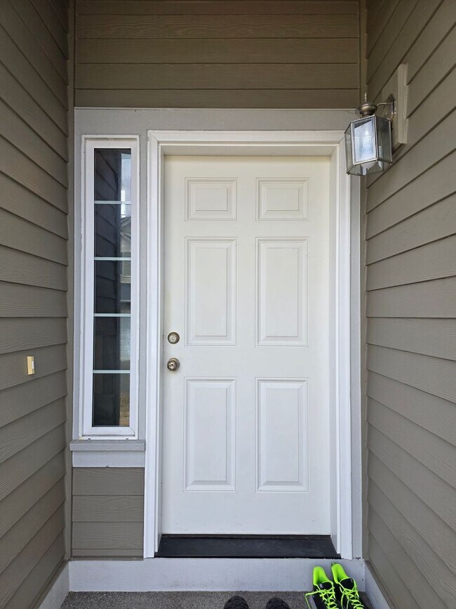 Building Photo - East Hill Kent 4 bedroom 2.5 bathroom with...
