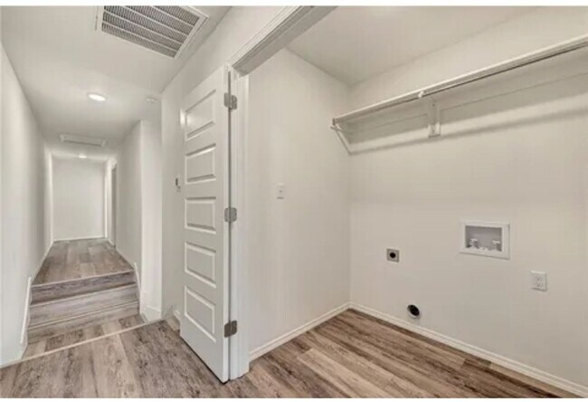 Building Photo - 914 S Benchmark Ln