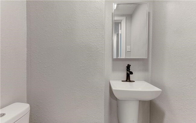 Building Photo - Renovated 3-bedroom House! HOUSING ACCEPTED!