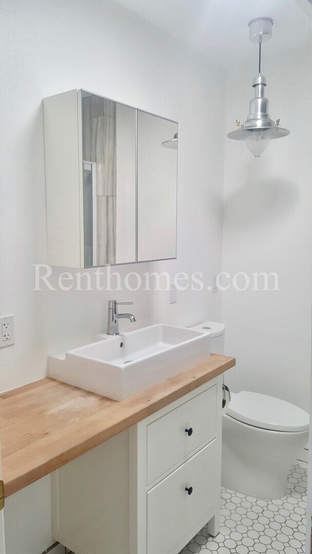 Building Photo - 10019 Knight Dr