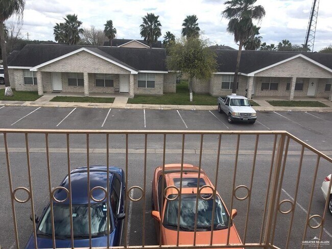 Building Photo - 27 Lilia Dr