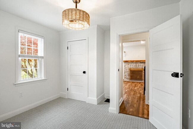 Building Photo - 539 Northbrook Rd