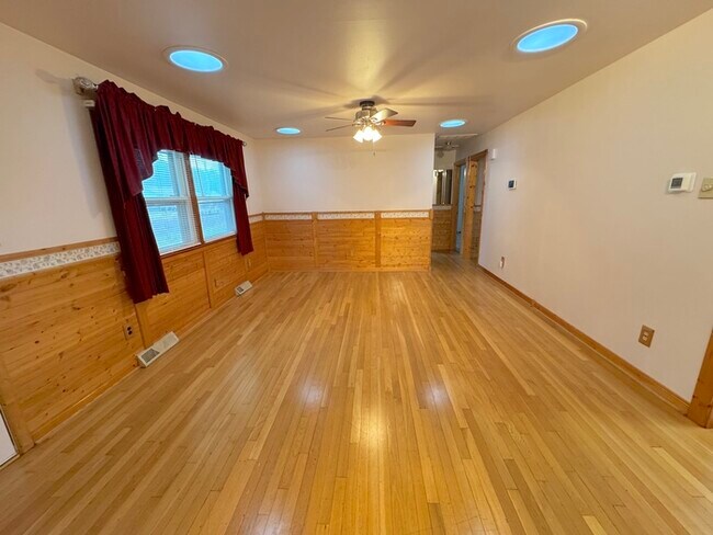 Building Photo - 5007 Hazelwood Rd