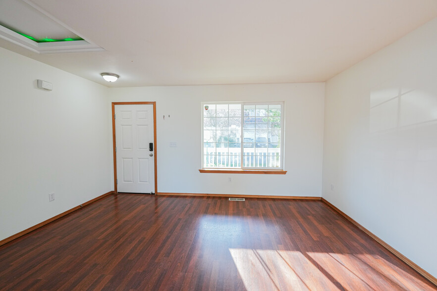 Building Photo - 9821 28th Dr SE