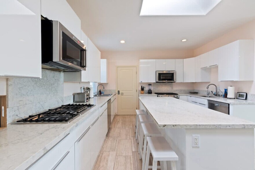 Building Photo - 17055 Rock Rd