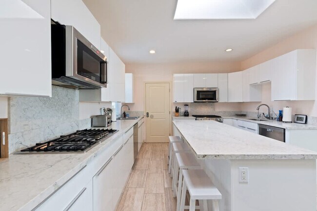 Building Photo - 17055 Rock Rd