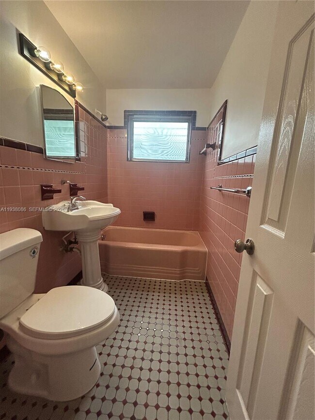 Building Photo - 1839 Wiley St