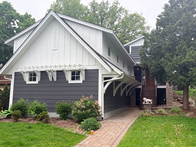 Building Photo - Lake Home For Rent