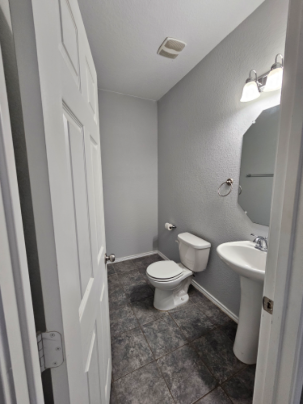 Building Photo - 3108 Claymore St