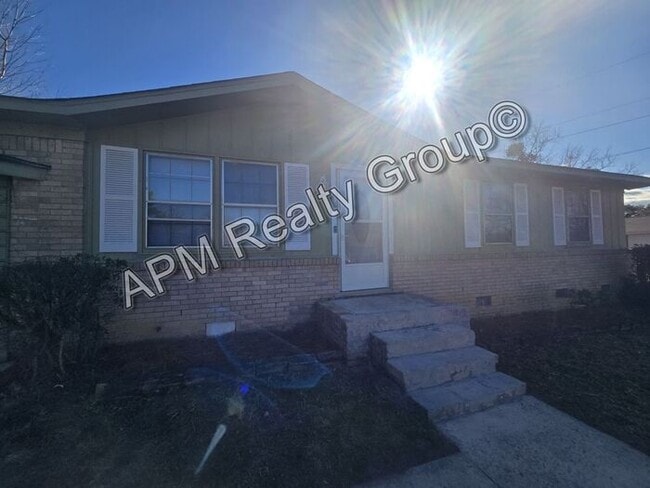 Building Photo - Four Bedroom 3 Bath Available NOW!!