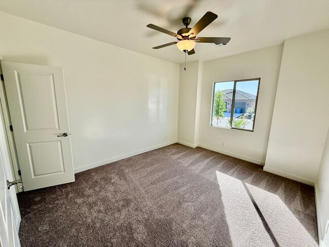 Building Photo - Beautiful Pet-Friendly 4-BR Home in Sunbrook Community