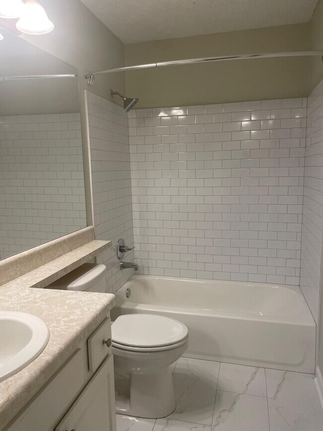 Building Photo - 6822 Glenridge Dr