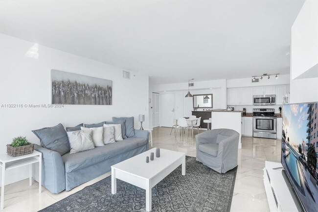 Building Photo - 1155 Brickell Bay Dr