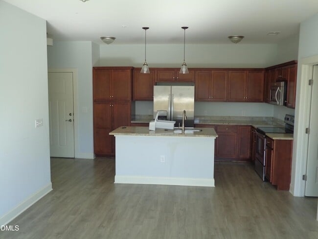 Building Photo - 4021 Blackstone Dr