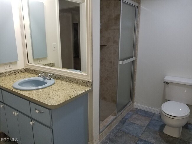 Building Photo - 1423 SE 19th St