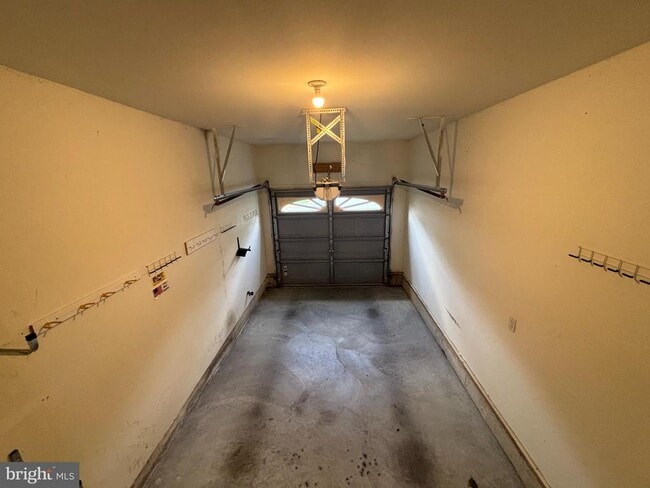 Building Photo - 17326 King Philip Way