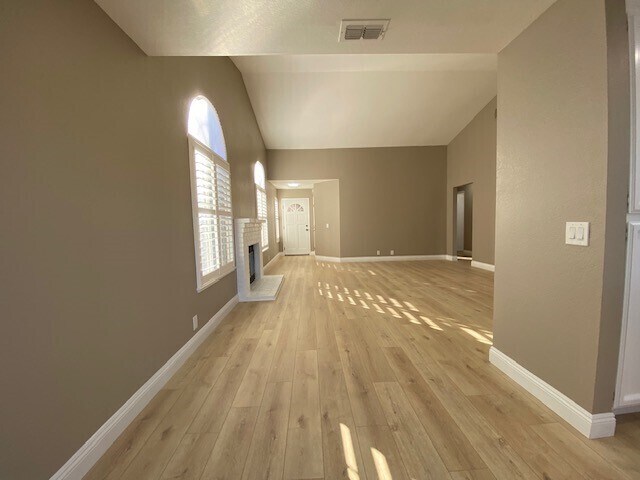 Building Photo - Beautiful Remodeled 3 Bedroom 2 Bathroom