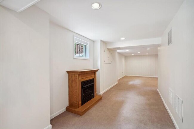 Building Photo - 11403 Bronzedale Dr