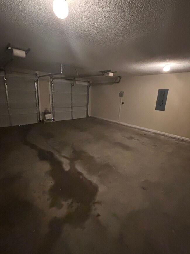 Building Photo - 121 Faybrook Dr