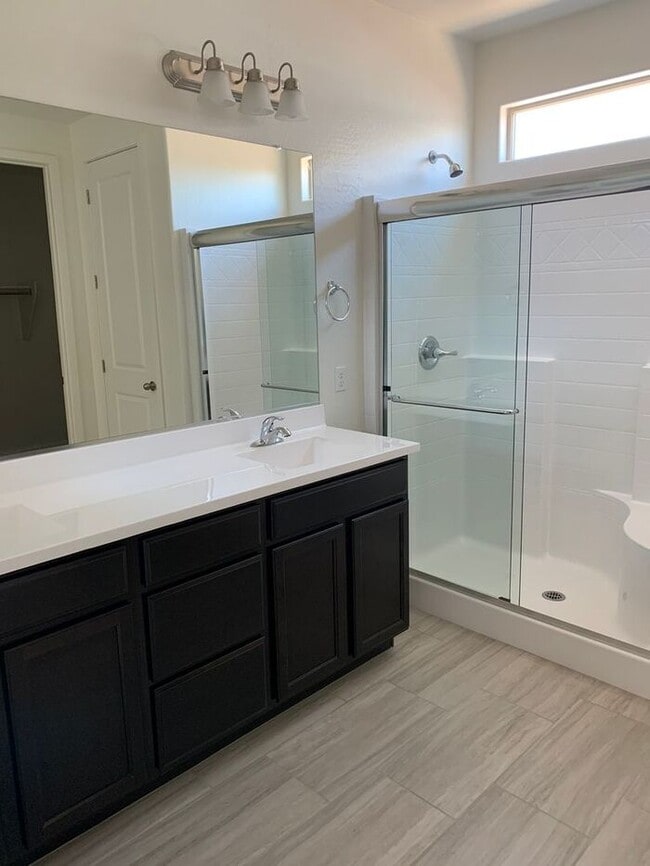 Building Photo - This stunning 4-bedroom, 2-bathroom home l...