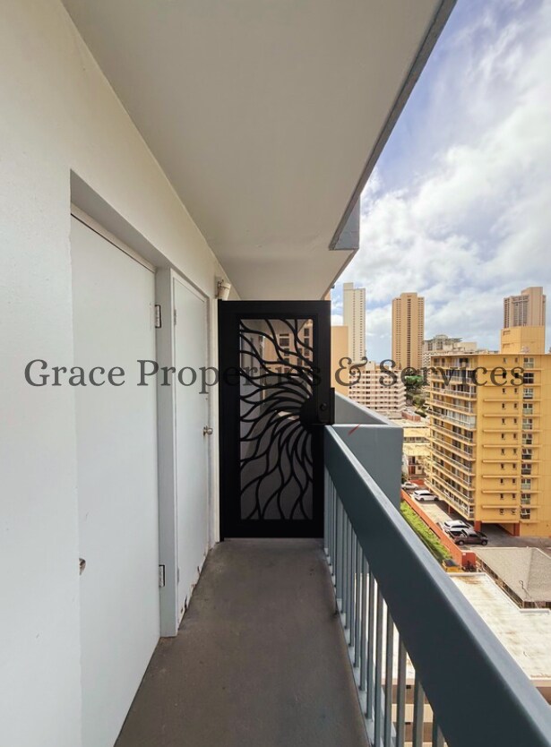 Building Photo - 0036BRU