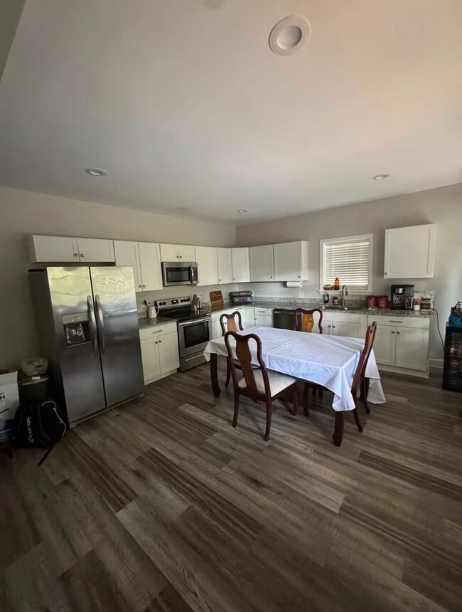 Building Photo - 9 Dixie Ave