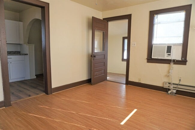 Building Photo - 523 SW 26