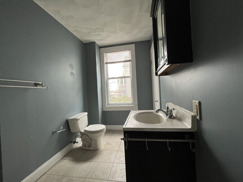 Building Photo - 203 Howell St