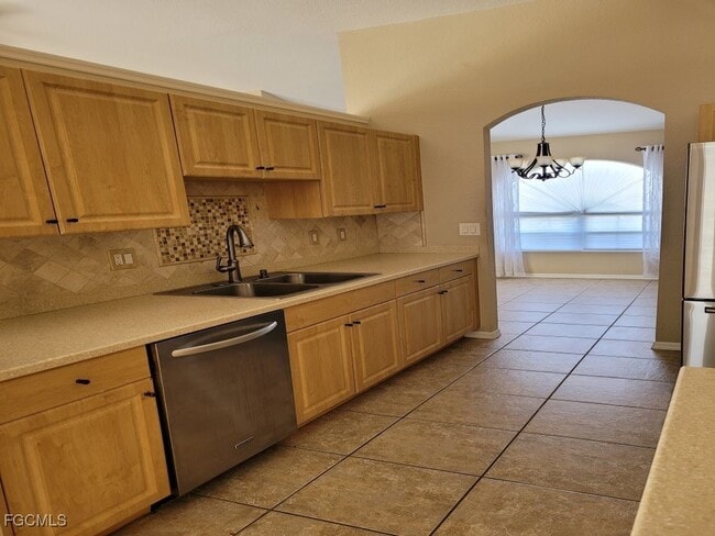 Building Photo - 4145 SW 9th Ave